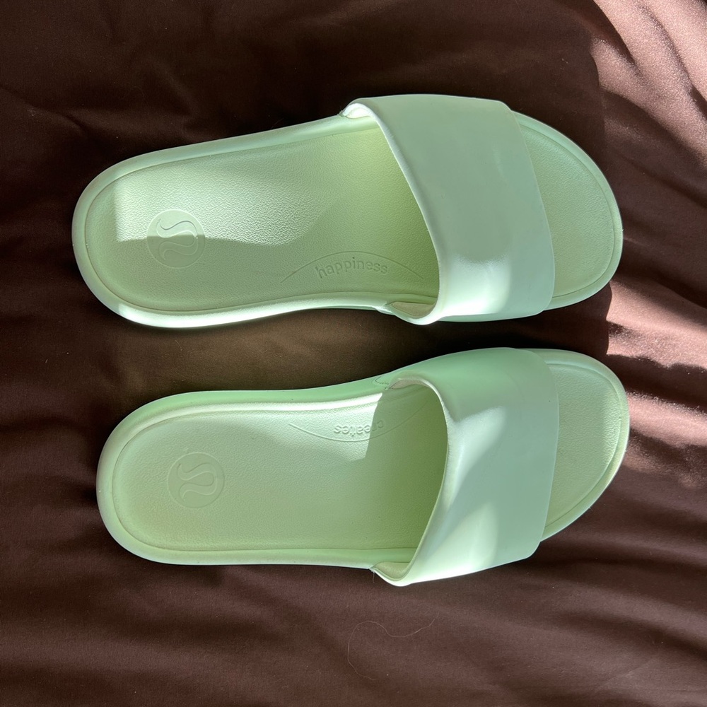 Lululemon slides